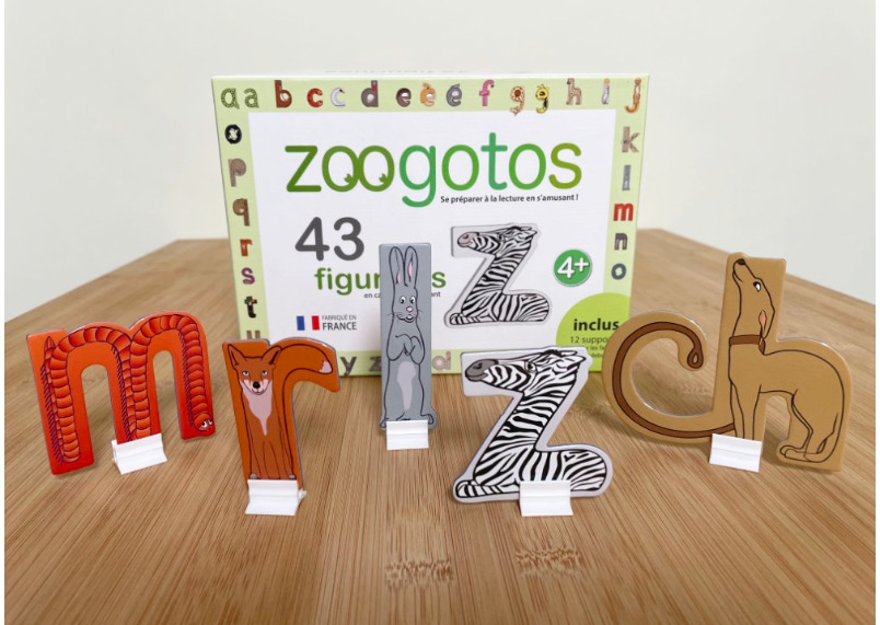Les figurines lettres zoogotos sont fournies avec des pieds-support.